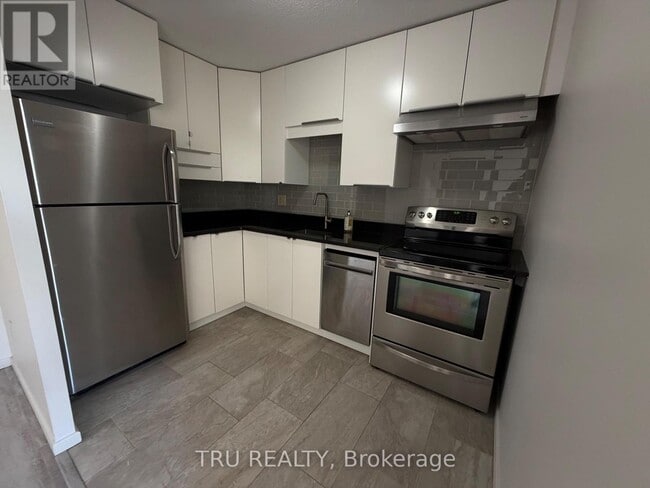 Building Photo - 20 Chesterton Dr