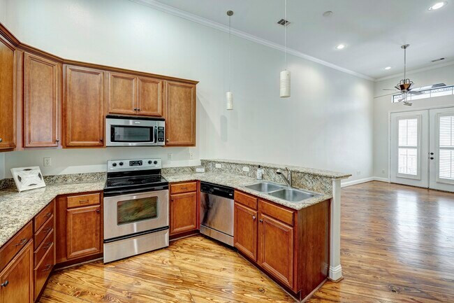 Building Photo - 2346 Camden Dr