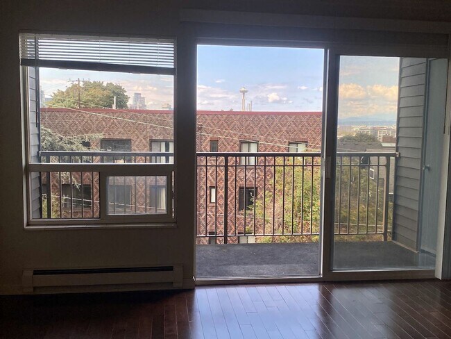Interior Photo - Lakeview Place