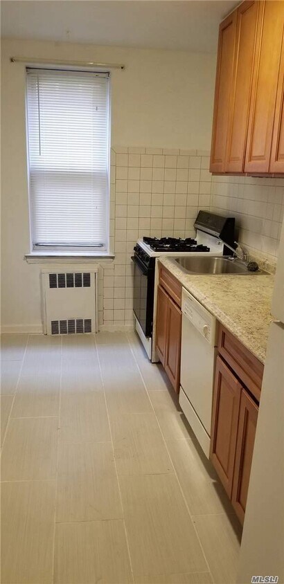 Primary Photo - 144-45 Sanford Ave