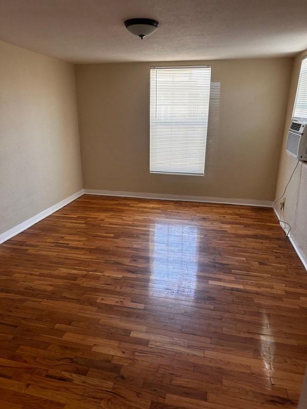 Primary Photo - 1210 N Oregon St