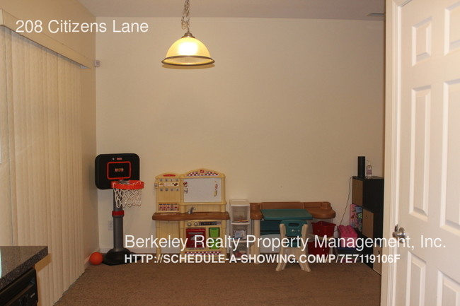 Building Photo - 208 Citizens Ln