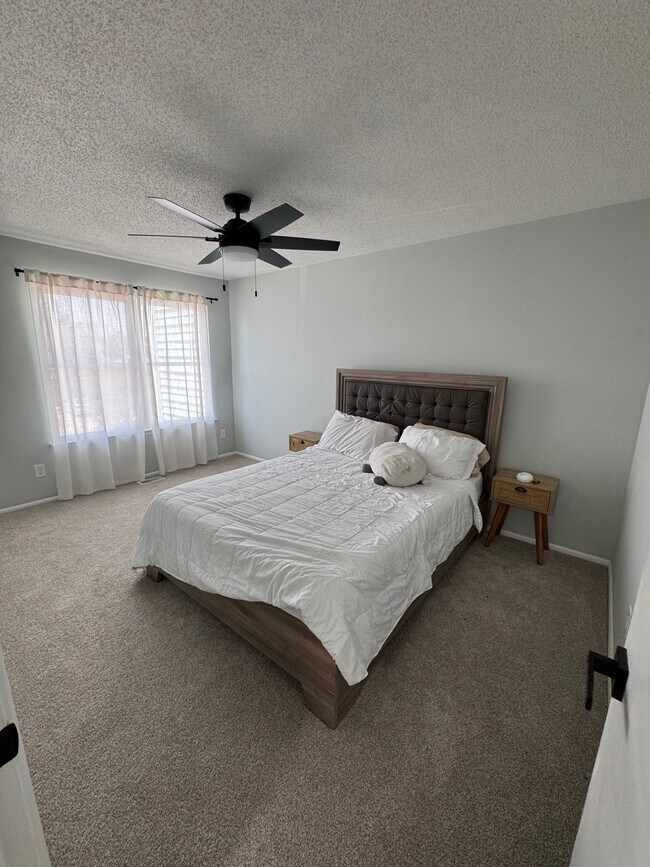 Foto del edificio - 3675 Sylvan Ln