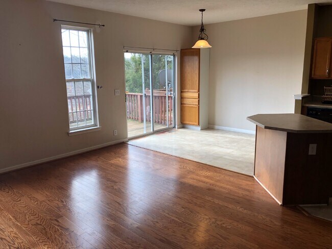 Foto del edificio - "Spacious 3 Bed, 2.5 Bath Townhouse with Finished Basement on Bell Road - Antioch Rental!"