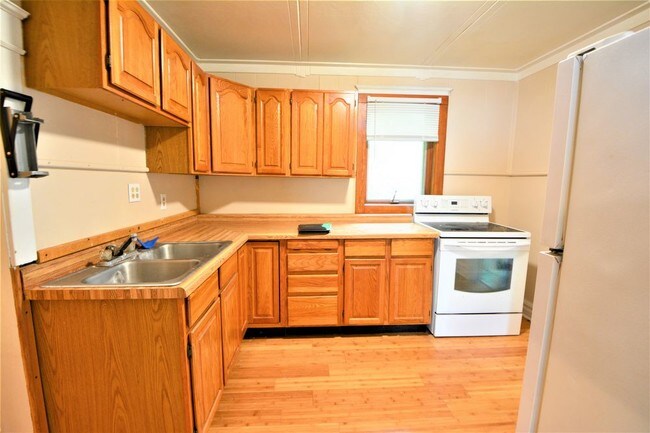 Building Photo - One Bedroom Home