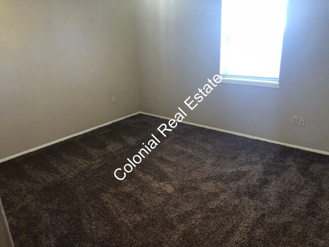 Foto del edificio - Spacious 3 bedroom, 2 bathroom home