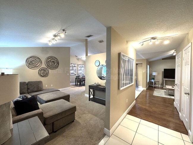 Foto del edificio - 820 Briargrove Ave