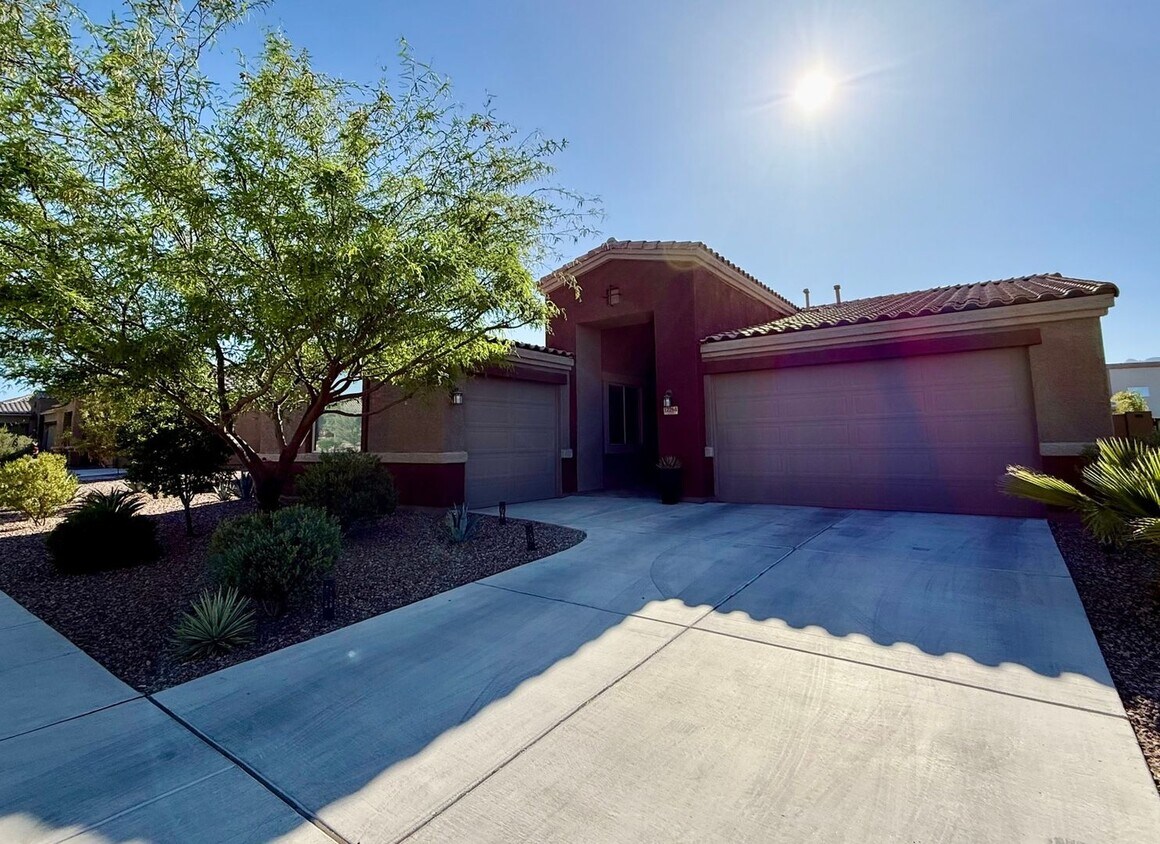 Primary Photo - Spacious 4BR House in Oro Valley
