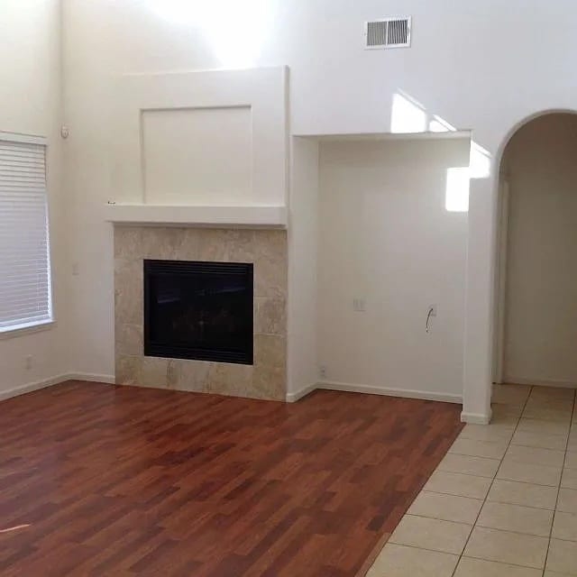 Foto del edificio - 814 Round Hill Dr