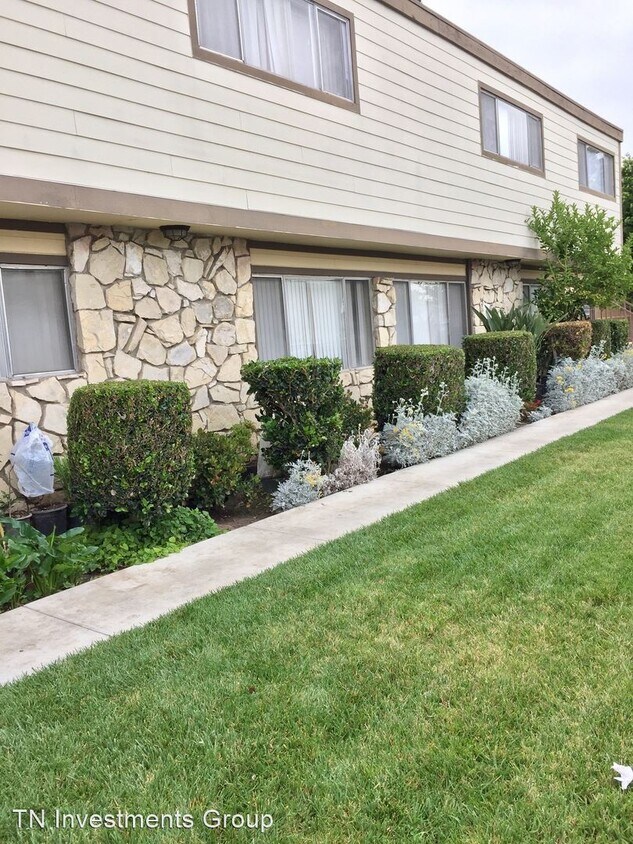 Foto principal - 7071-7079 21st St