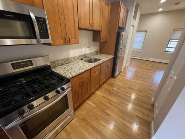 Foto del edificio - Spacious, Sunny & Updated Boston/Roxbuy 1 Bed on Pompeii St.  BMC, BU Medical.  Parking Inc, NO FEE