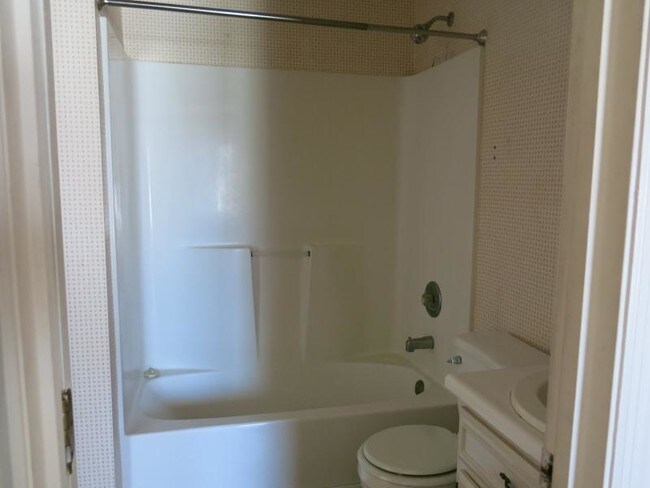 Building Photo - 230 Lanier Dr