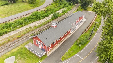 Building Photo - 240 Meadow Rd
