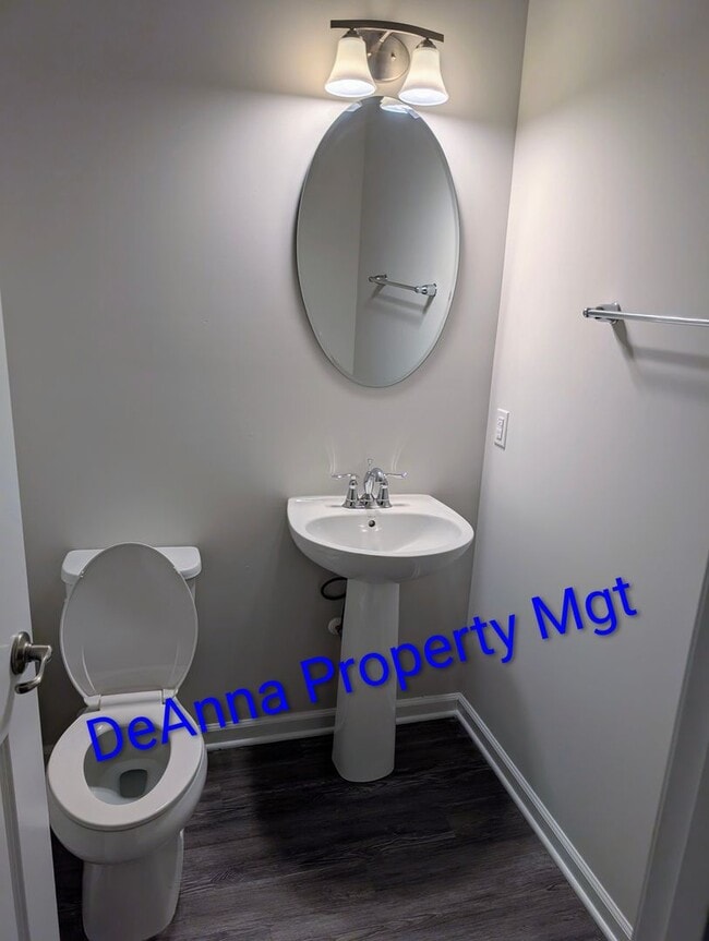 Foto del edificio - Luxury -3 bedroom Townhome. Avon, Oh.