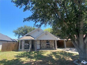 Building Photo - 2203 Coma St