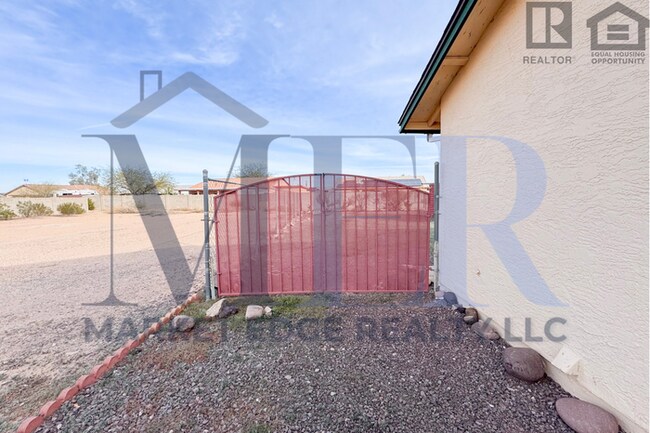 Foto del edificio - 2Bed/1.5Bath House in Arizona City! Ready for Immediate Move-In! -- RV GATE! NO HOA!