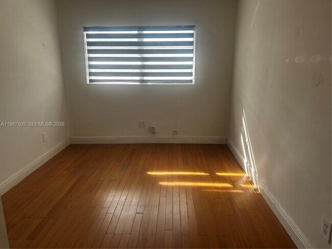 Foto del edificio - 992 E 18th St