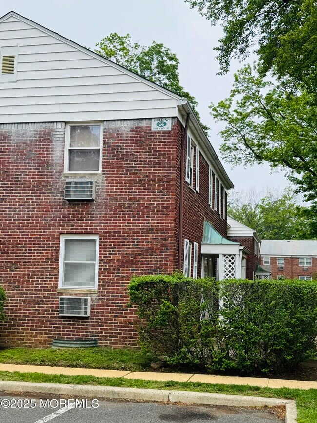 Building Photo - 146 Manor Dr