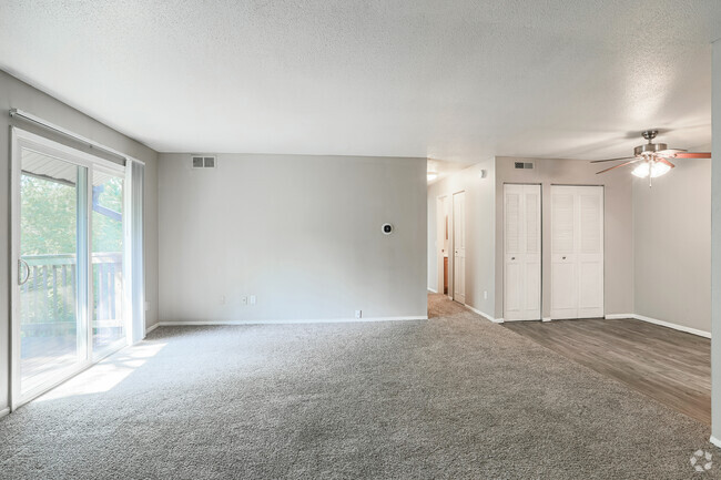 2HAB, 2BA - Sala de estar - Brandywine Crossing Apartments