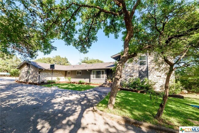 Building Photo - 948 Encino Dr