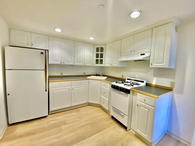 Foto del edificio - 4022 59th Ave SW