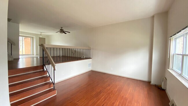 Building Photo - 5207 Bay Rd