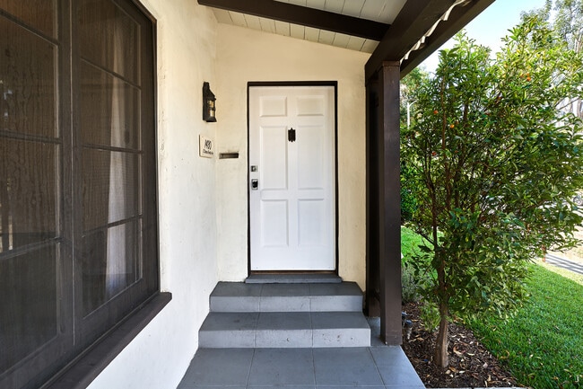 Building Photo - 1430 S Sierra Bonita Ave