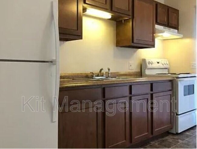 Foto del edificio - Charming 1-Bedroom Near West Laskey – Cozy, Convenient, and Affordable at $675 / $99 Move In Special