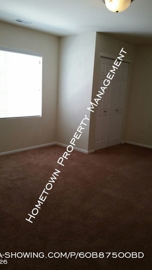 Building Photo - 5 bdrm home close to JBLM - Available NOW!