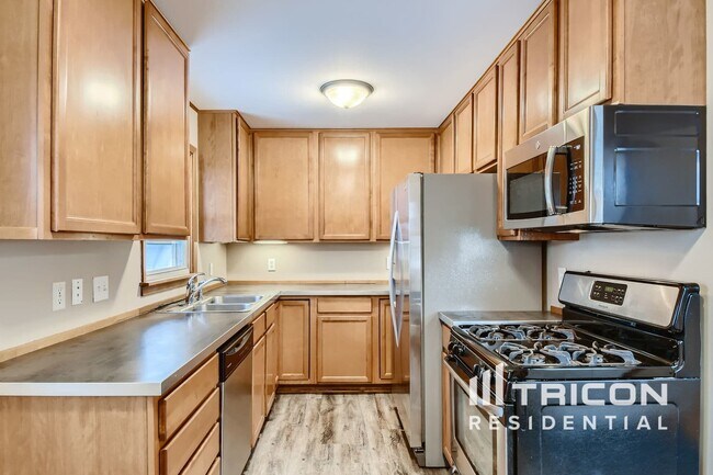 Foto del edificio - 7025 Drew Ave N