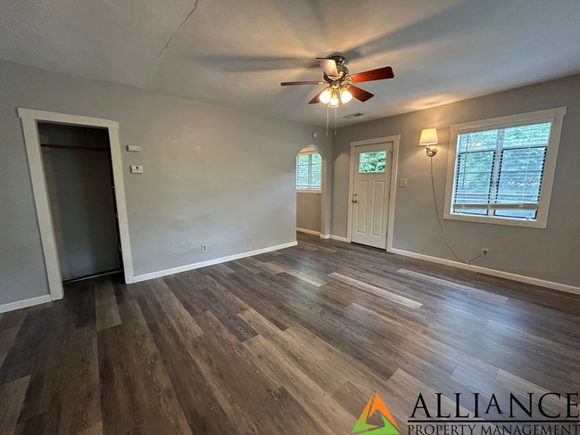 Building Photo - 619 Ratone Ln