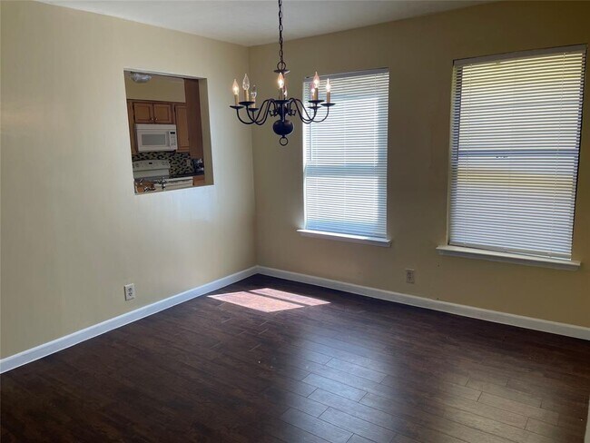 Foto del edificio - 130 Hollyhill Ln