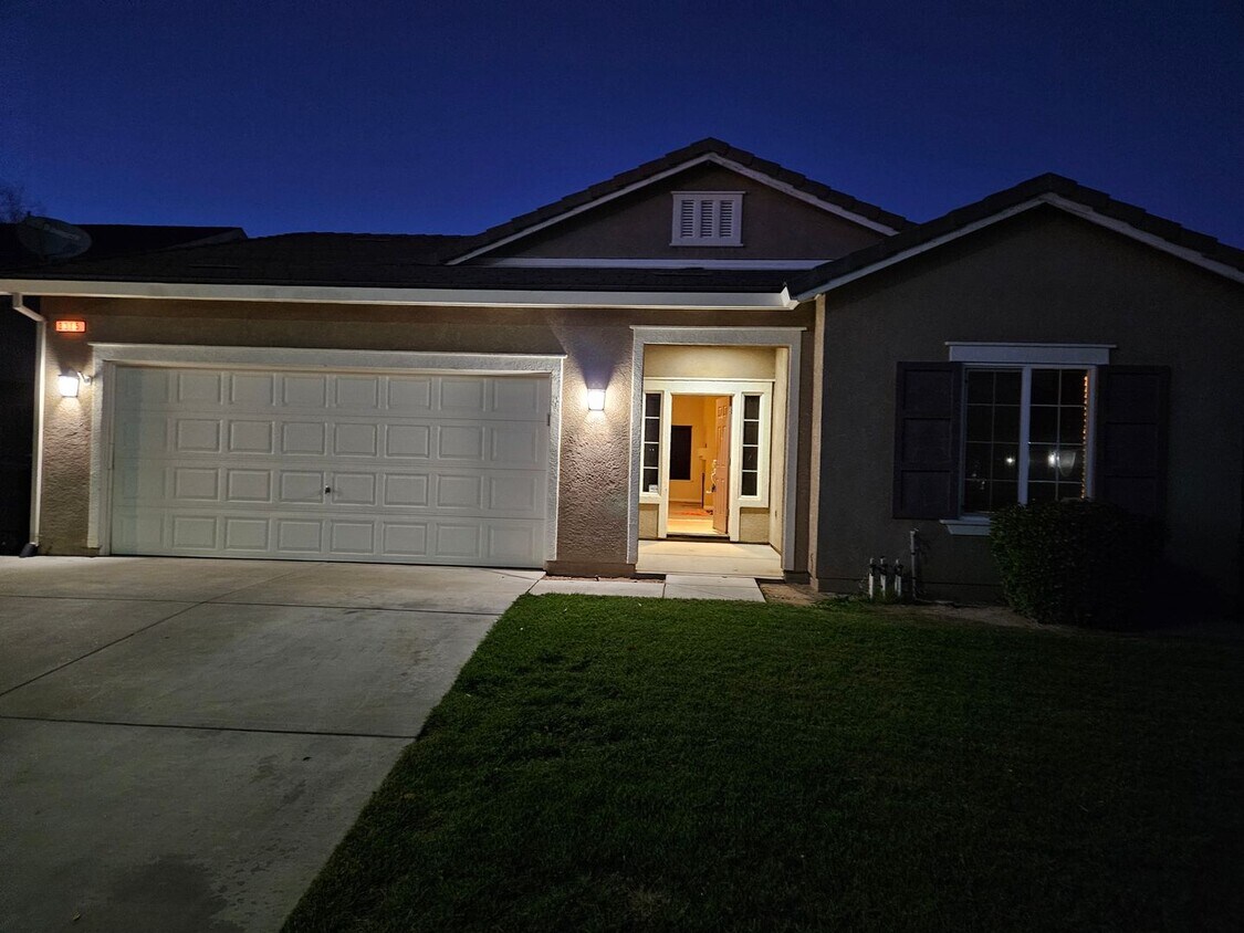 Primary Photo - Three Bedroom Two bath home for rent