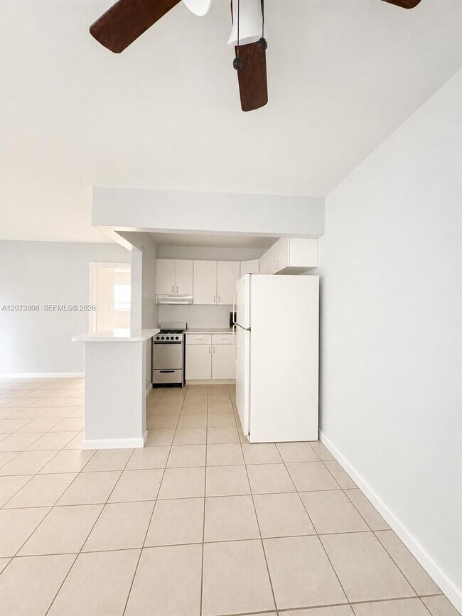 Foto del edificio - 1330 W 54th St