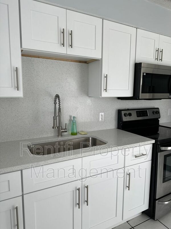 Photo - 717 SE 9th St Apartment