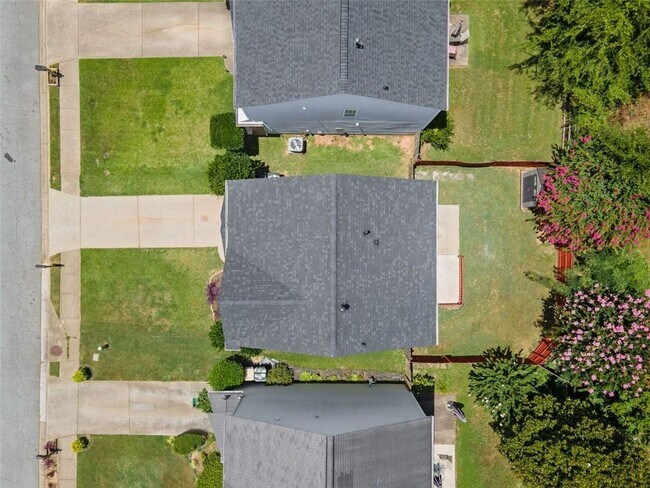 Foto del edificio - 1636 Heyford Cir NW