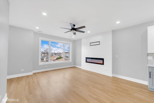 Foto del edificio - 4942 W Belden Ave