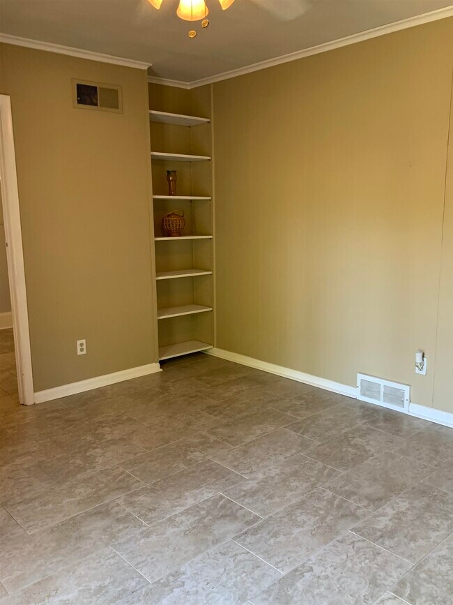 Foto del edificio - 5308 Denwood Ave