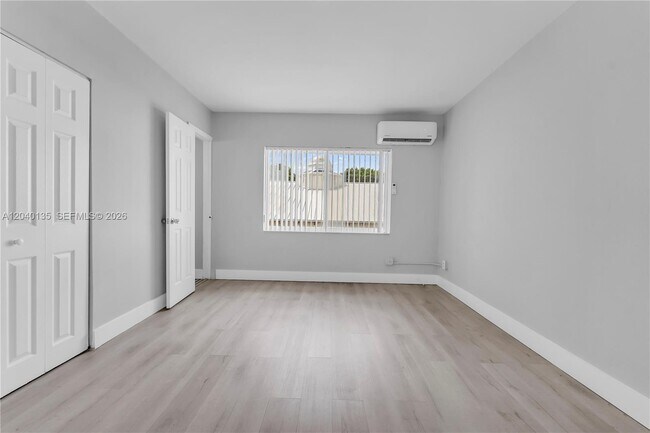 Foto del edificio - 6647 SW 59th Pl