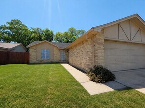 Building Photo - 7310 Arista Dr