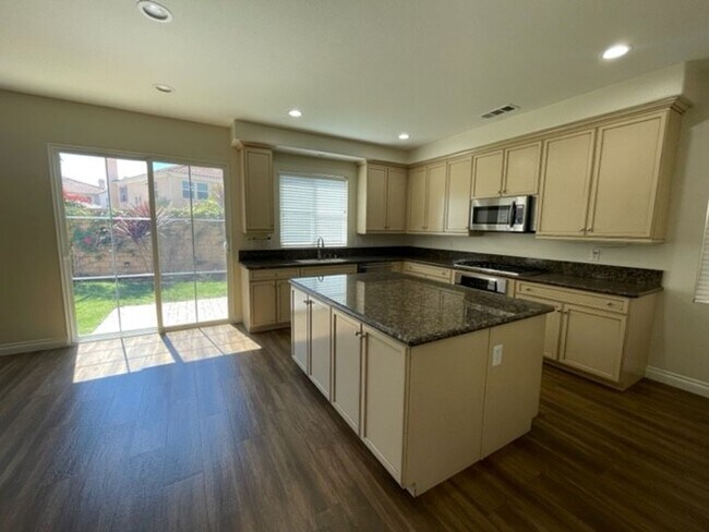 Foto del edificio - Stunning Home in a Desirable Gated Community