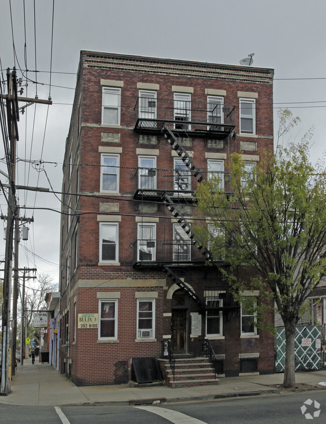 Foto principal - 384-386 Chestnut St