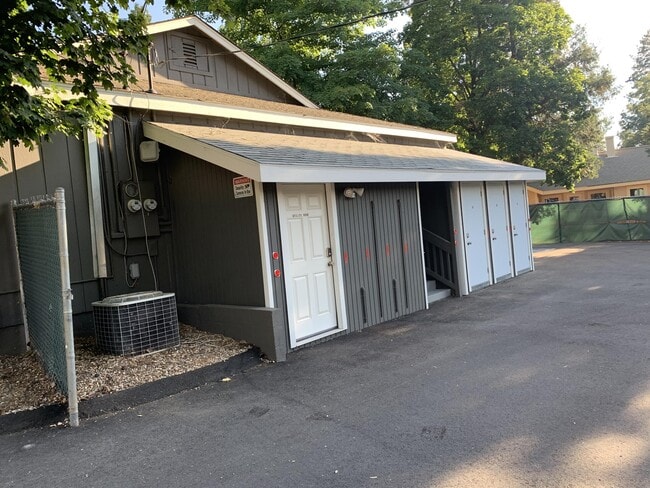 Building Photo - 13076 Ridge Rd