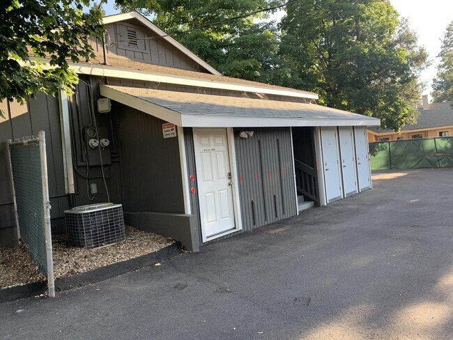 Foto del edificio - 13076 Ridge Rd