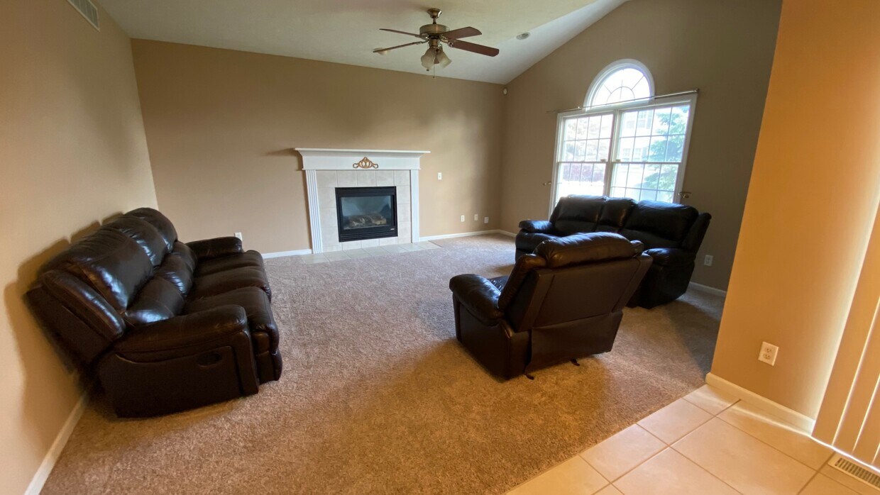 3623 Pamela Dr, Bloomington, IL 61704 House Rental in Bloomington, IL