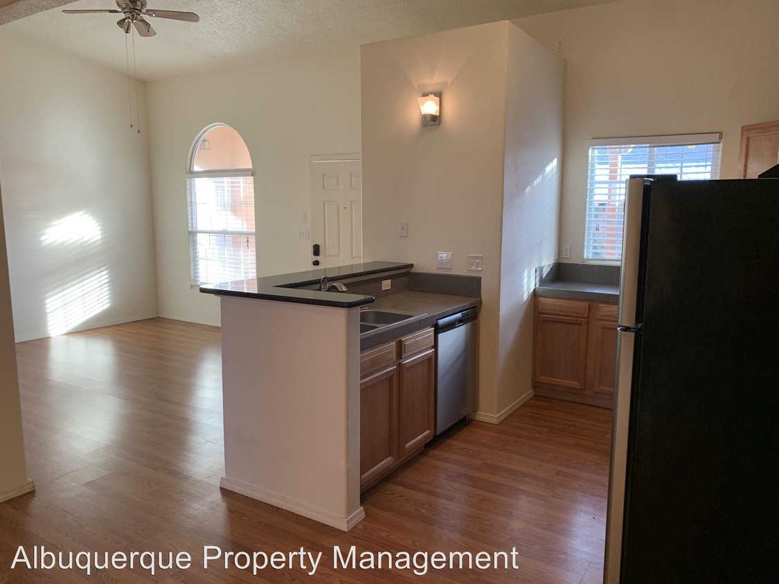 Primary Photo - 1 br, 1 bath Apartment - 218 Yale Blvd. SE