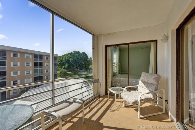 Foto del edificio - 308 Golfview Rd