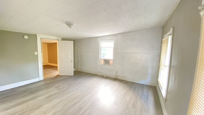 Building Photo - 2234 Ravine St