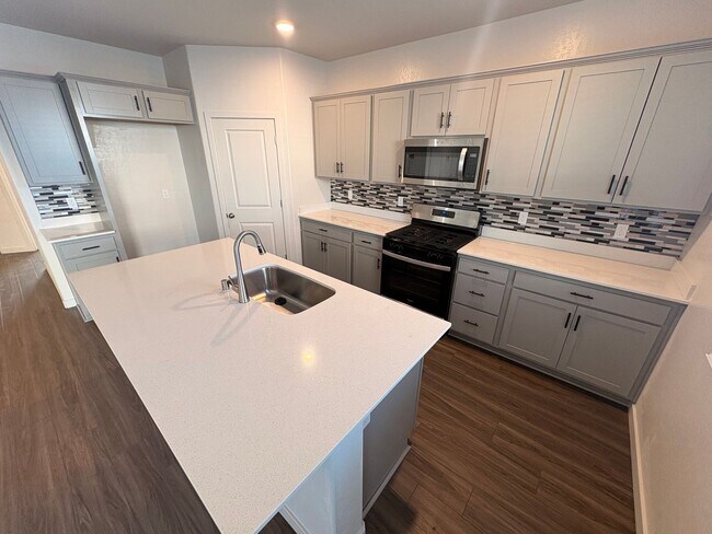 Building Photo - Beautiful Home for rent in Hanford, Ca