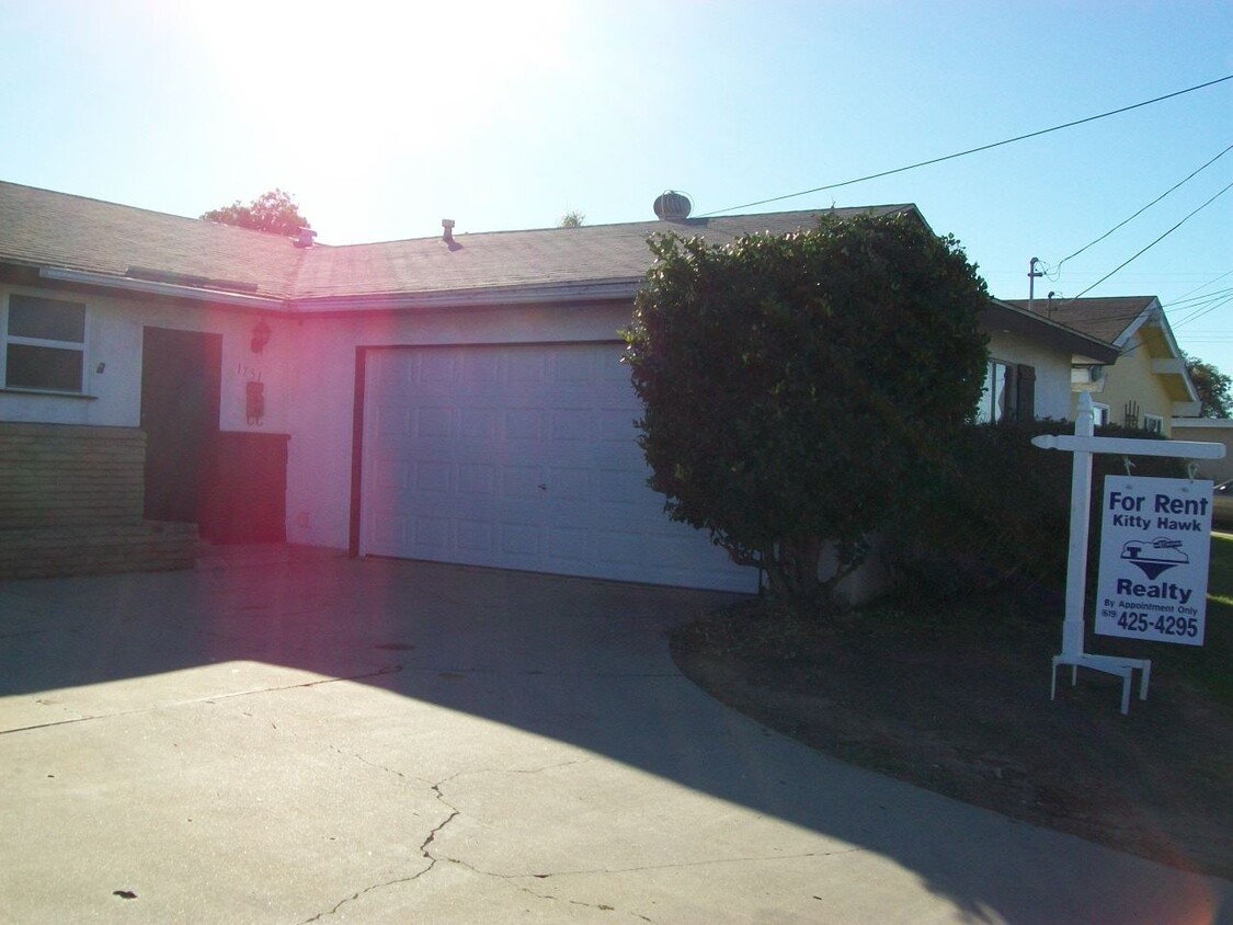 Primary Photo - 3 br, 2 bath House - 1751 Hermes St.